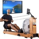 Skandika Rudergerät Wasser aus Holz Lykke | Wasser Rudergerät für Zuhause, 45% mehr Widerstand mit 90° Tank, aus massiver europäischer Buche, Kinomap App kompatibel, Wasserrudergerät platzsparend