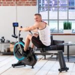 Skandika Rudergerät für Zuhause Nordlys | ECHTES RUDERGEFÜHL durch kugelgelagerte Schwenkarme, Klappbar, Magnetwiderstand, 16 Stufen, 21 Trainingsprogramme, Bluetooth, Kinomap-App, Rudermaschine